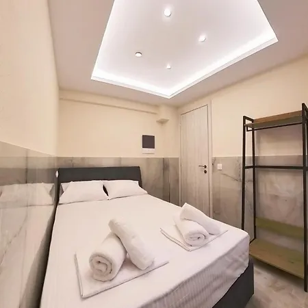 The Elegant Areti * Olympiakí Aktí